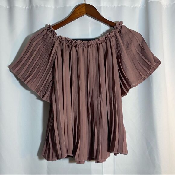 Charlotte Russe Purple Shoulder Top - Picture 2 of 2